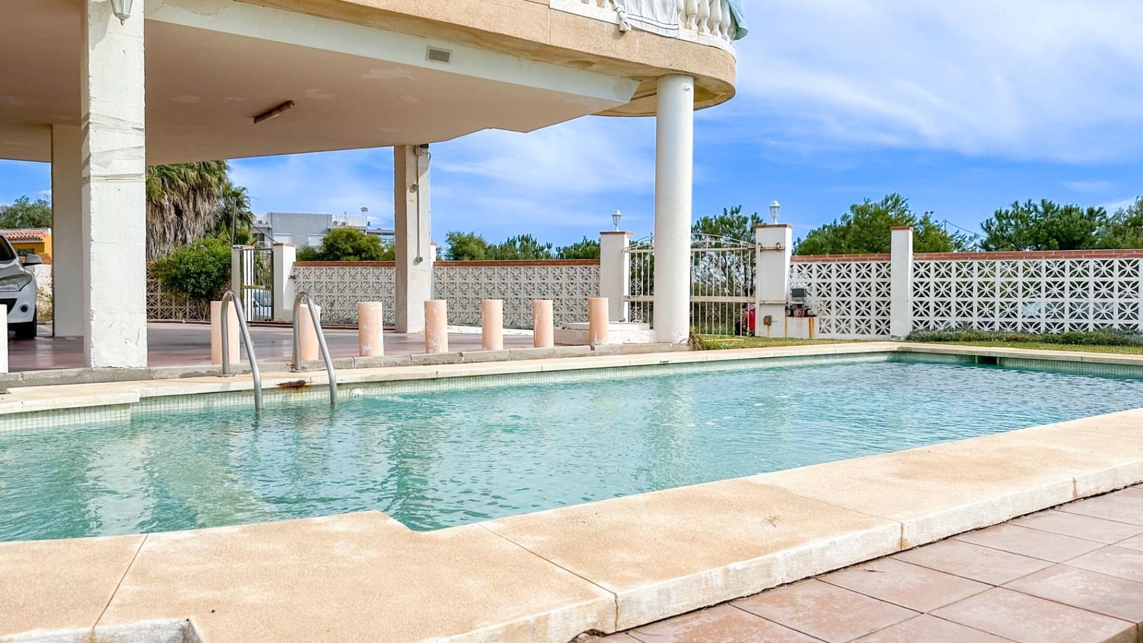 1 bedroom Flat for rent in Churriana with pool garage - € 1,800 (Ref: 9338895)