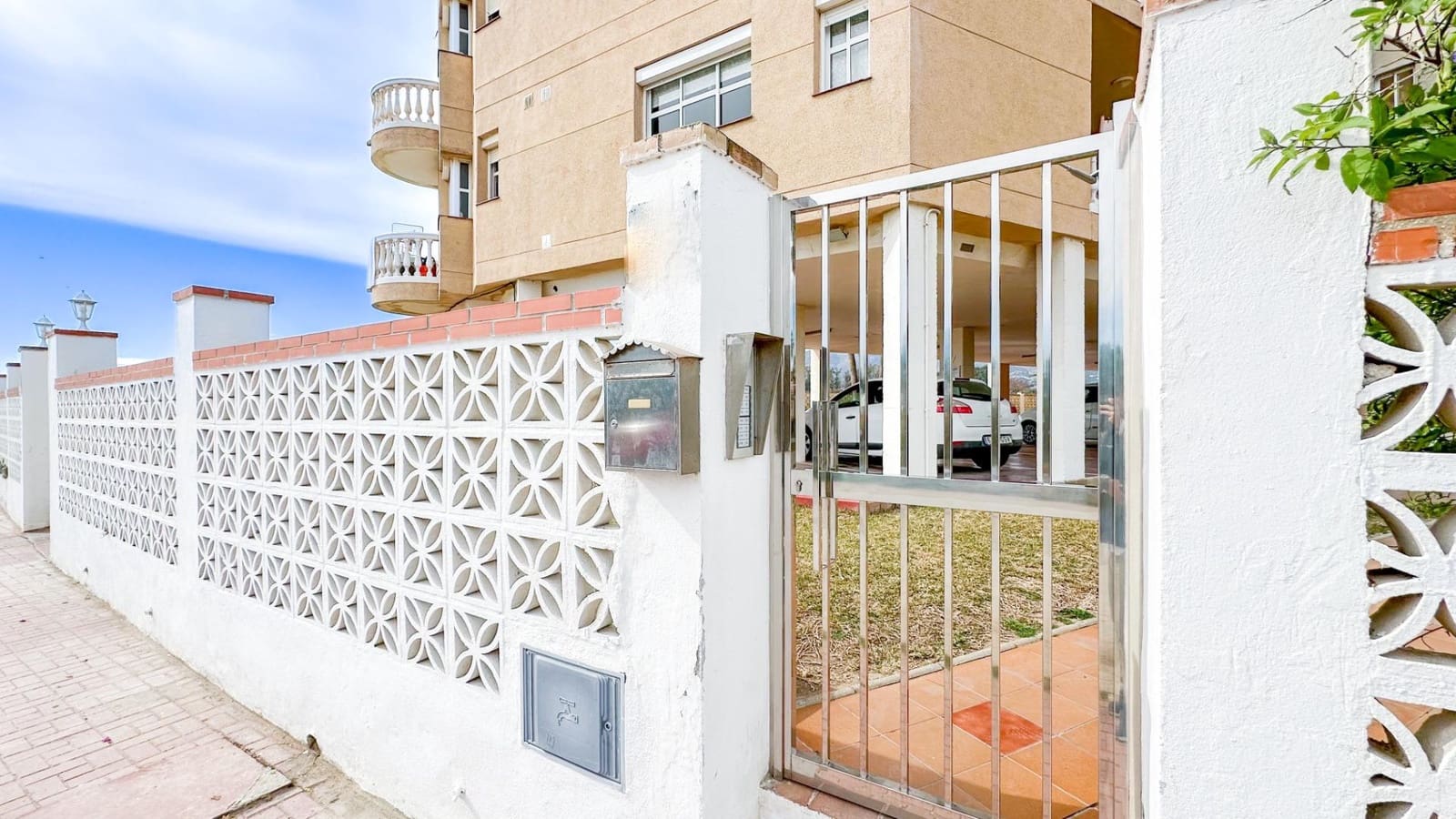 1 bedroom Flat for rent in Churriana with pool garage - € 1,800 (Ref: 9338895)