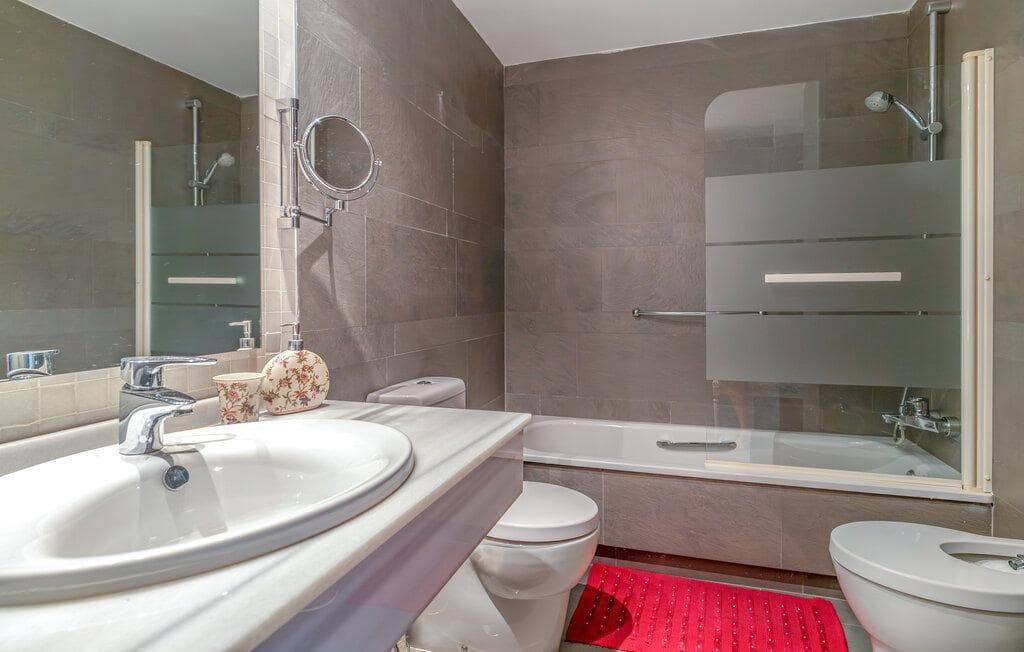 2 soverom Leilighet til leie i Malaga by med garasje - € 1 800 (Ref: 9338901)