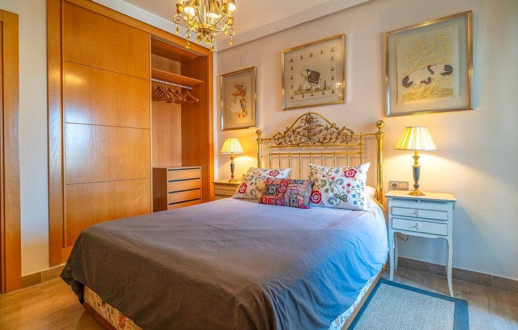 2 soverom Leilighet til leie i Malaga by med garasje - € 1 800 (Ref: 9338901)