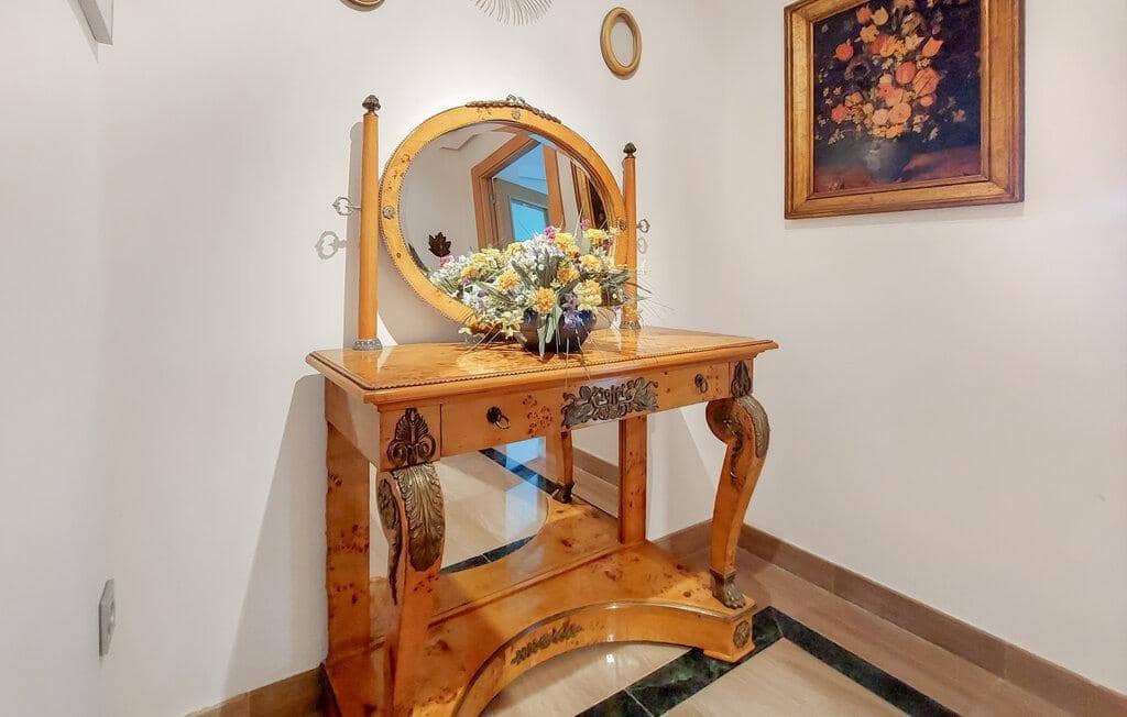 2 soverom Leilighet til leie i Malaga by med garasje - € 1 800 (Ref: 9338901)