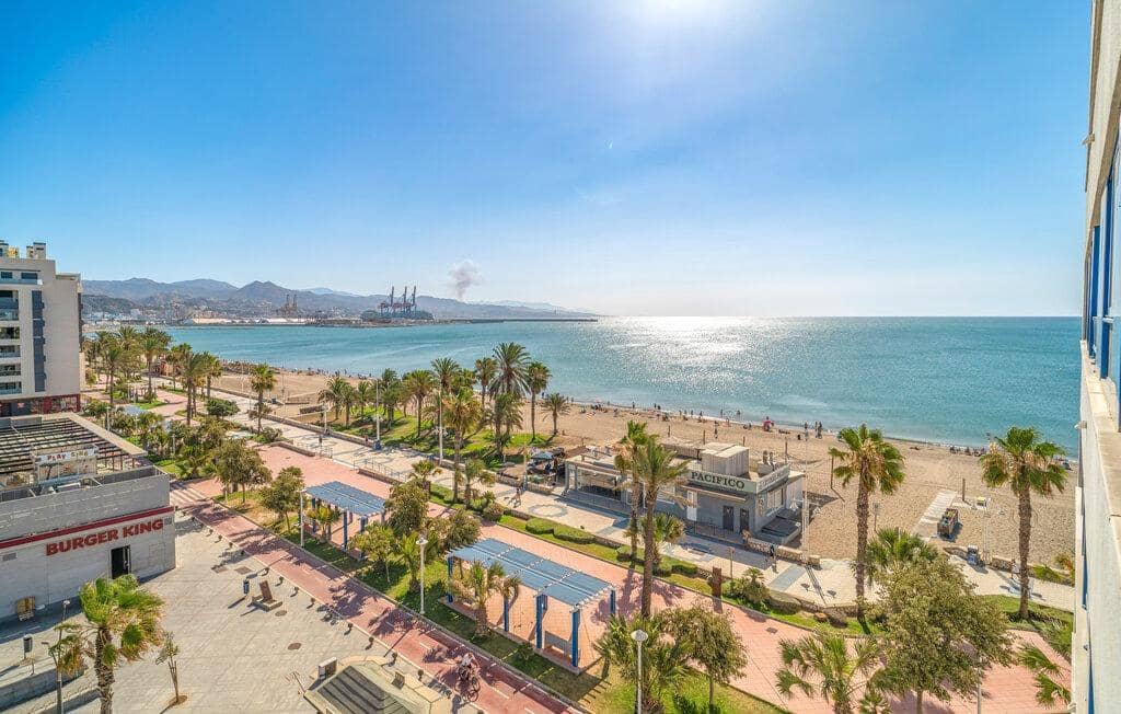 2 soverom Leilighet til leie i Malaga by med garasje - € 1 800 (Ref: 9338901)