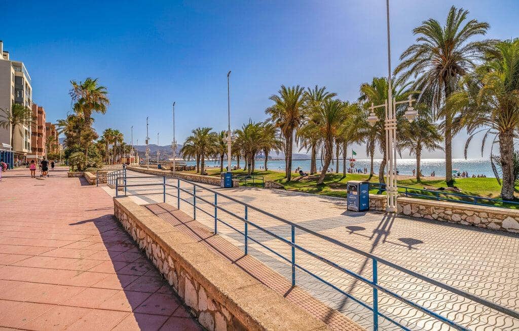 2 soverom Leilighet til leie i Malaga by med garasje - € 1 800 (Ref: 9338901)