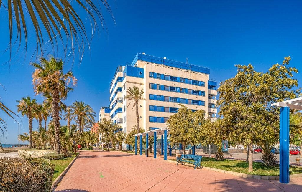 2 soverom Leilighet til leie i Malaga by med garasje - € 1 800 (Ref: 9338901)
