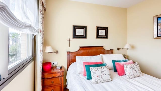 3 soverom Leilighet til salgs i San Andres, Málaga by med garasje - € 825 000 (Ref: 9338902)