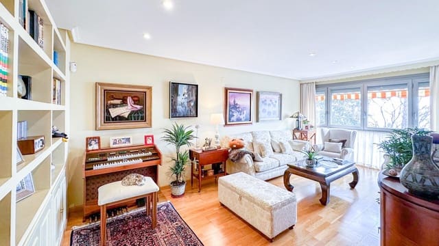 3 soverom Leilighet til salgs i San Andres, Málaga by med garasje - € 825 000 (Ref: 9338902)