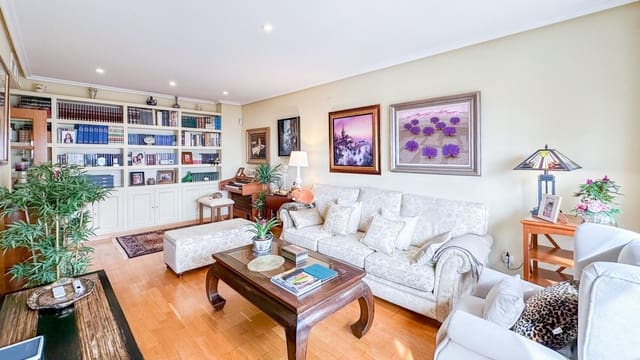 3 soverom Leilighet til salgs i San Andres, Málaga by med garasje - € 825 000 (Ref: 9338902)