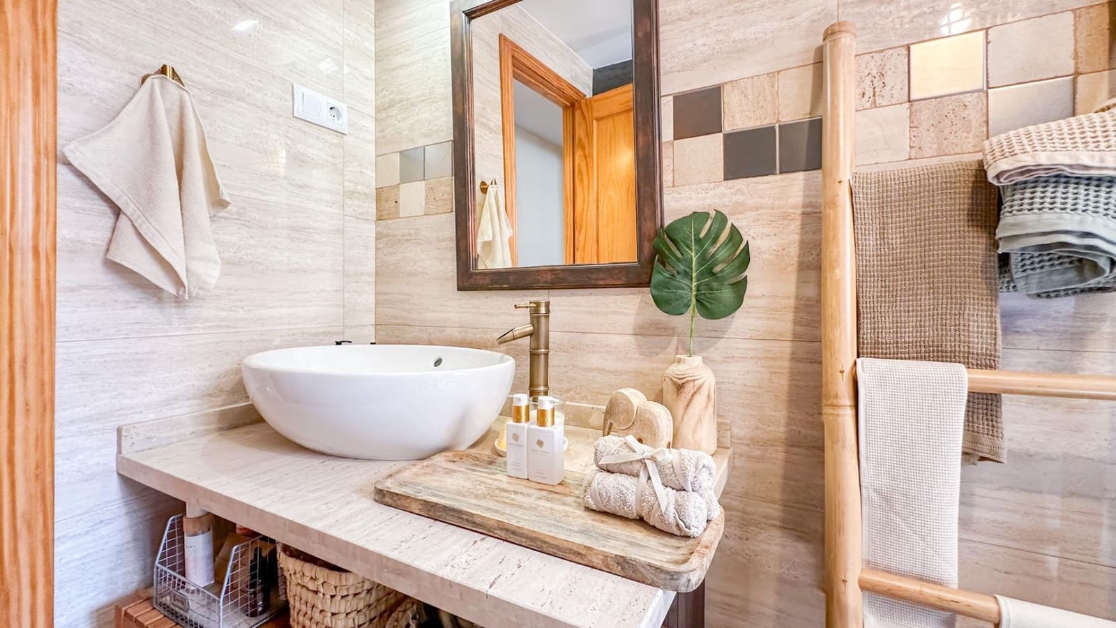 1 bedroom Flat for rent in Carvajal with pool garage - € 1,200 (Ref: 9338953)