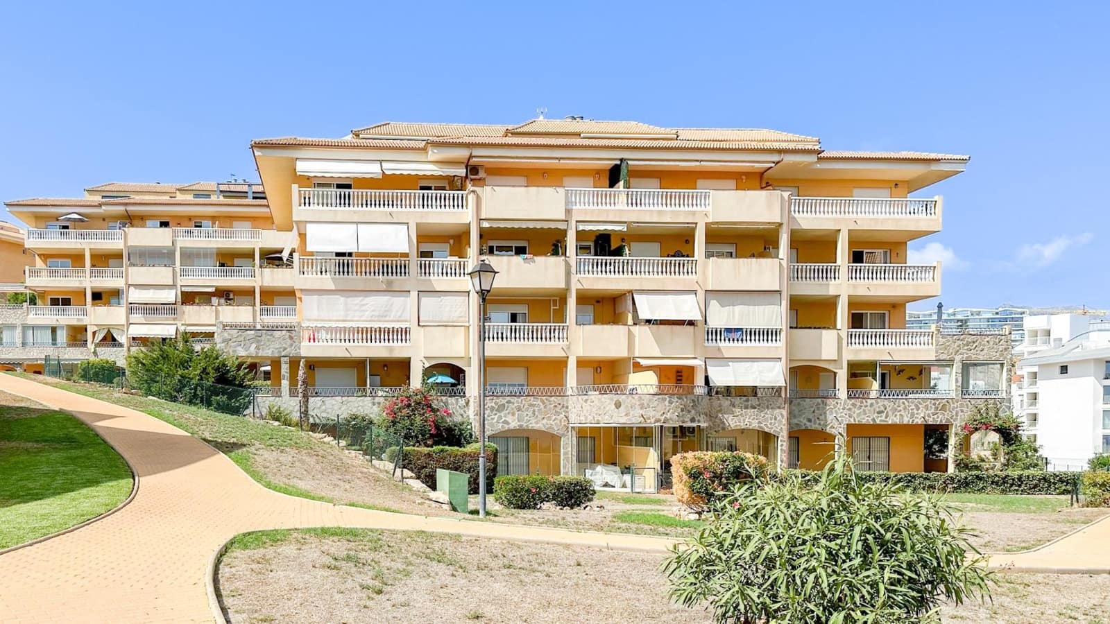 1 bedroom Flat for rent in Carvajal with pool garage - € 1,200 (Ref: 9338953)