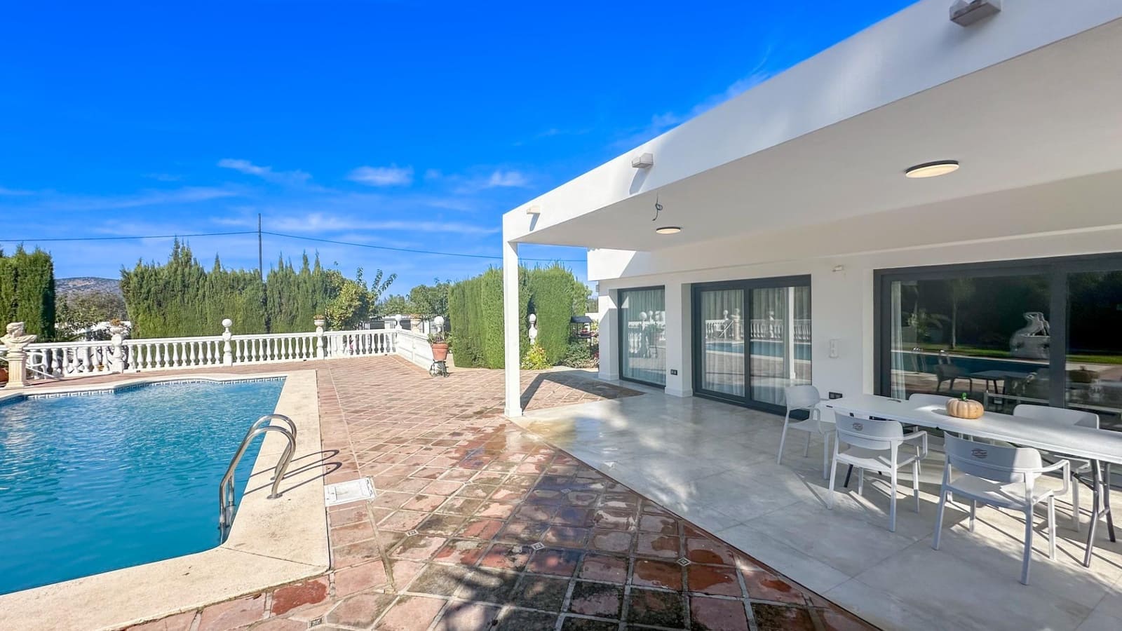 4 soveværelse Villa til salg i Alhaurin el Grande med swimmingpool garage - € 795.000 (Ref: 9338969)