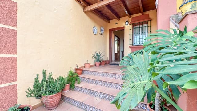 3 makuuhuone Rivitalo myytävänä paikassa Coín mukana uima-altaan 
autotalli - 320 000 € (Ref: 9338970)