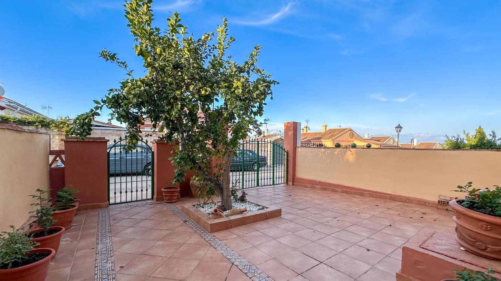 3 sypialnia Dom szeregowy na sprzedaż w Coin z basenem garażem - 320 000 € (Ref: 9338970)