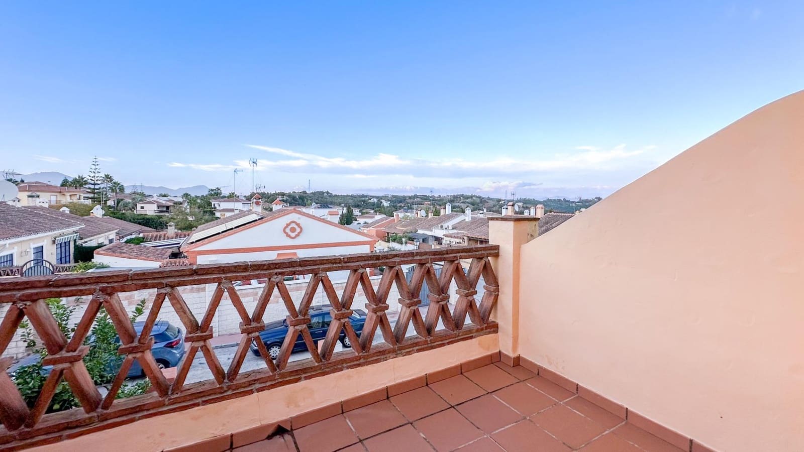 3 sypialnia Dom szeregowy na sprzedaż w Coin z basenem garażem - 320 000 € (Ref: 9338970)