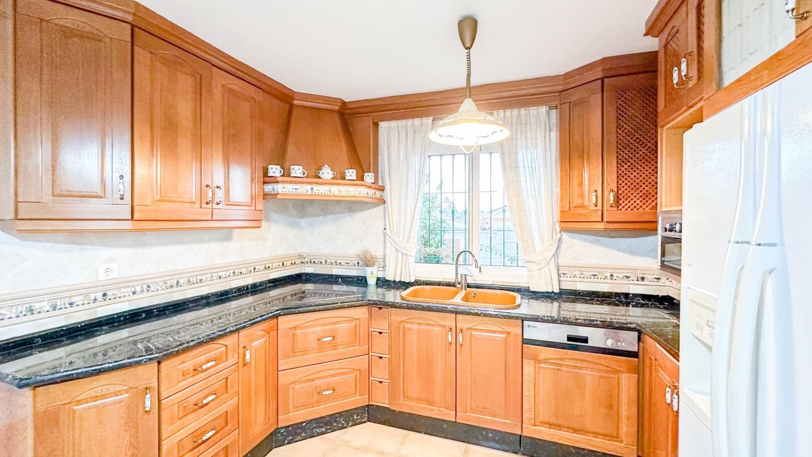 3 sypialnia Dom szeregowy na sprzedaż w Coin z basenem garażem - 320 000 € (Ref: 9338970)