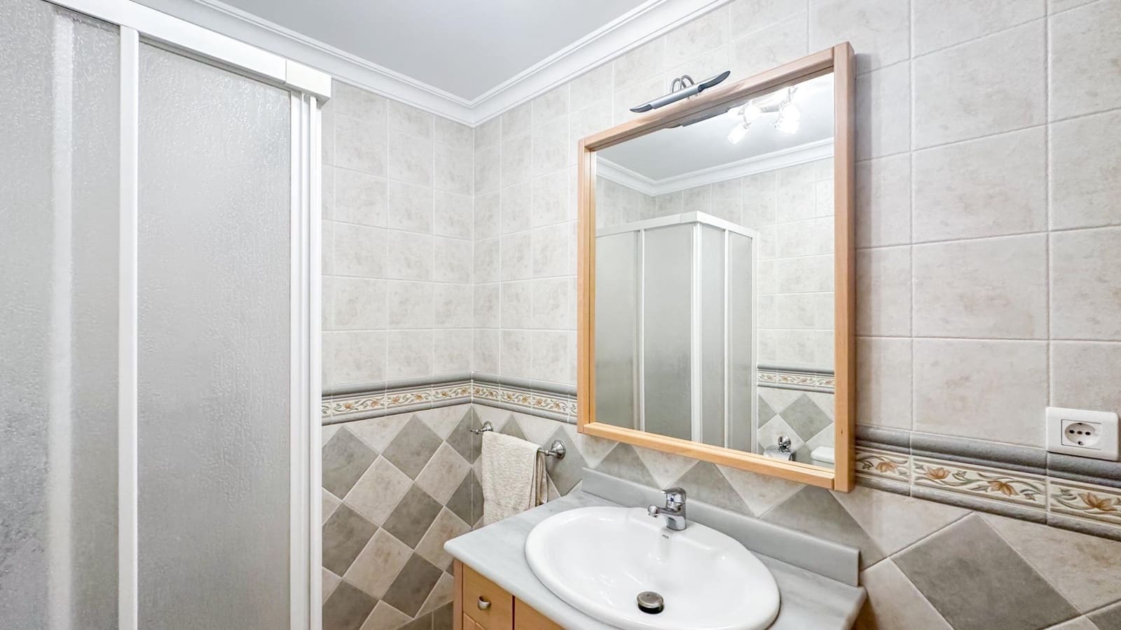 3 sypialnia Dom szeregowy na sprzedaż w Coin z basenem garażem - 320 000 € (Ref: 9338970)