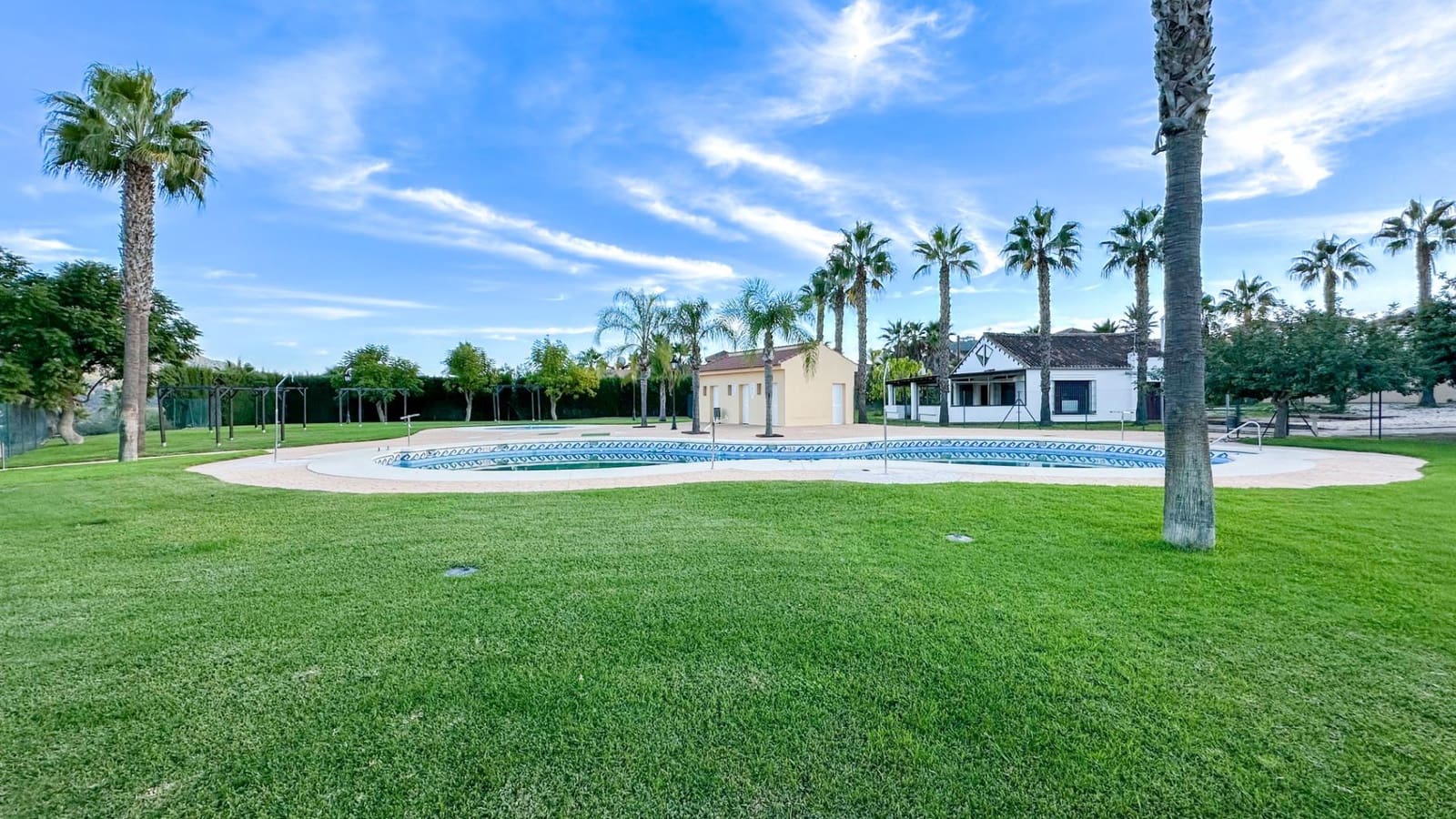 3 sypialnia Dom szeregowy na sprzedaż w Coin z basenem garażem - 320 000 € (Ref: 9338970)