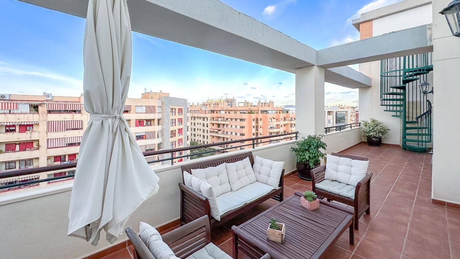 4 slaapkamer Penthouse te koop in Malaga stad met zwembad garage - € 960.000 (Ref: 9338973)