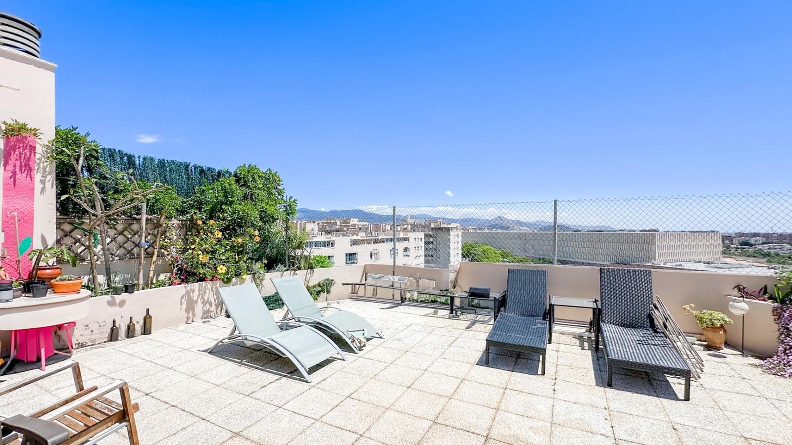4 soverom Penthouse til salgs i Malaga by med svømmebasseng garasje - € 658 000 (Ref: 9338981)