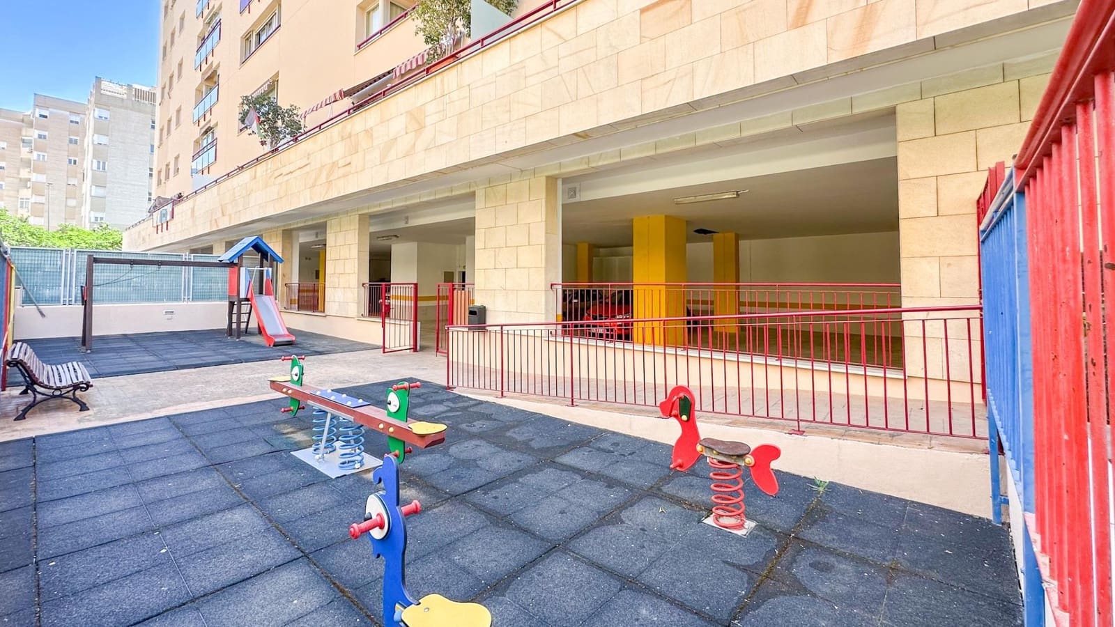 4 soverom Penthouse til salgs i Malaga by med svømmebasseng garasje - € 658 000 (Ref: 9338981)