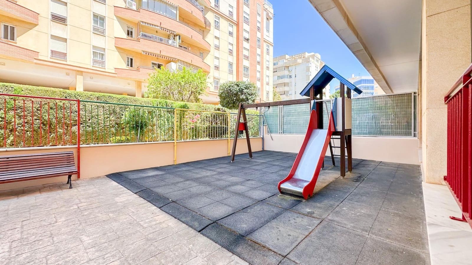 4 soverom Penthouse til salgs i Malaga by med svømmebasseng garasje - € 658 000 (Ref: 9338981)