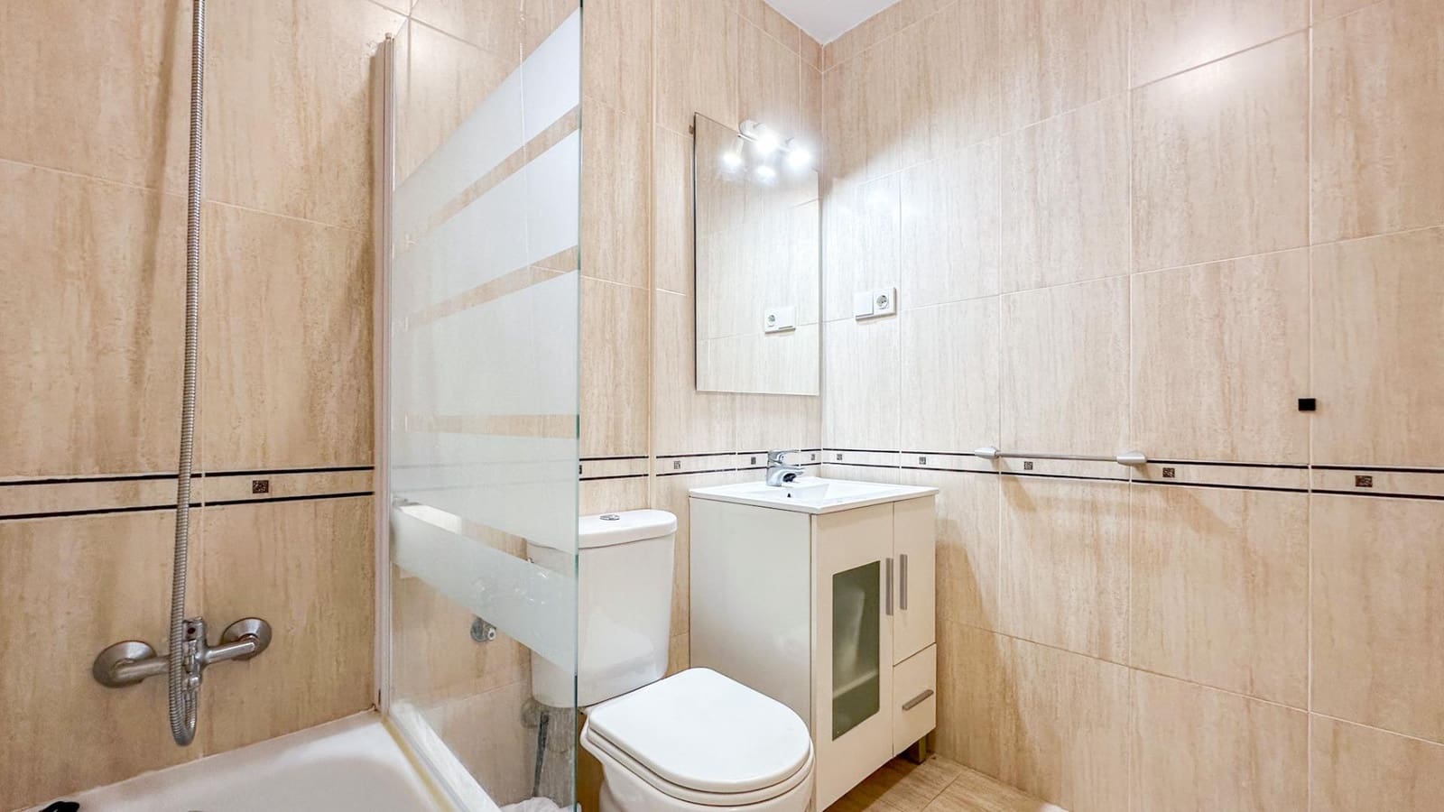 2 quarto Apartamento para venda em Torre de Benagalbon com garagem - 383 000 € (Ref: 9338983)