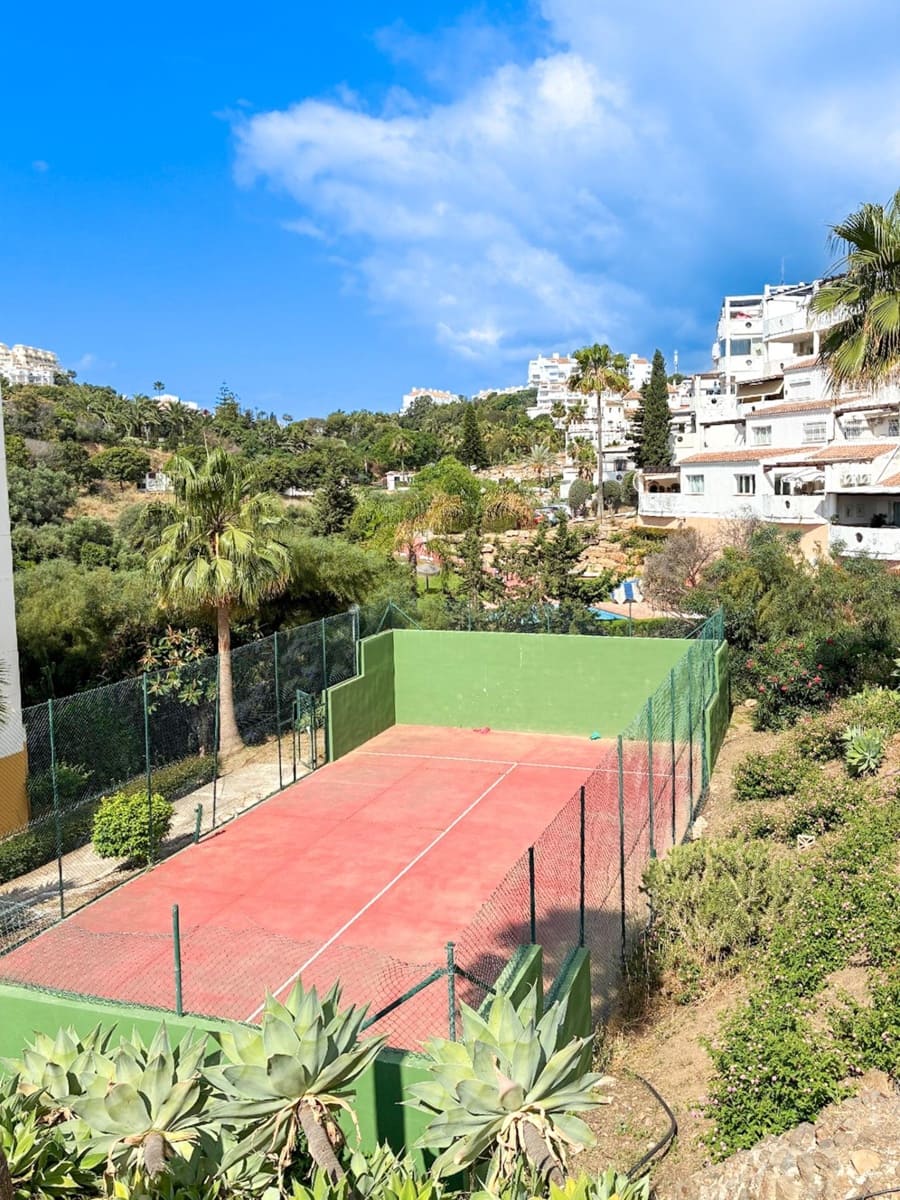 2 slaapkamer Penthouse te koop in Riviera del Sol met zwembad - € 294.900 (Ref: 9338984)