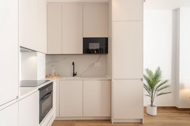 2 soverom Leilighet til salgs i La Trinidad, Málaga by med svømmebasseng garasje - € 359 000 (Ref: 9338988)