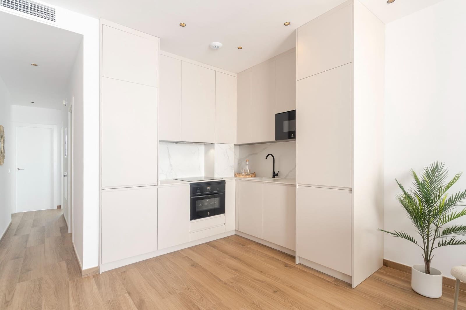 2 soverom Leilighet til salgs i Malaga by med svømmebasseng garasje - € 359 000 (Ref: 9338988)