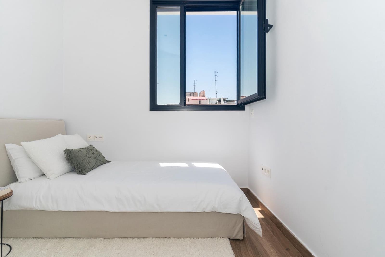 2 soverom Leilighet til salgs i Malaga by med svømmebasseng garasje - € 359 000 (Ref: 9338988)