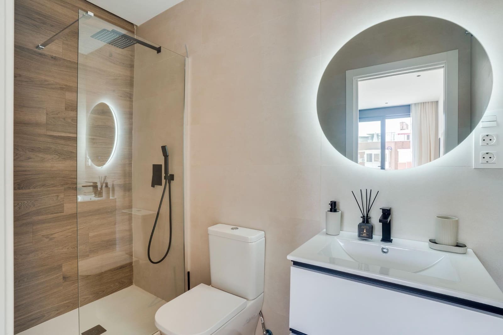 2 soverom Leilighet til salgs i Malaga by med svømmebasseng garasje - € 359 000 (Ref: 9338988)