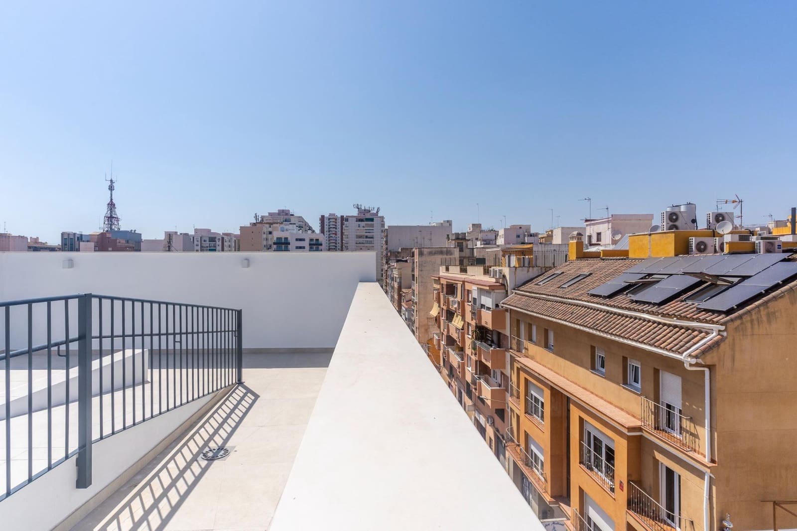 2 soverom Leilighet til salgs i Malaga by med svømmebasseng garasje - € 359 000 (Ref: 9338988)