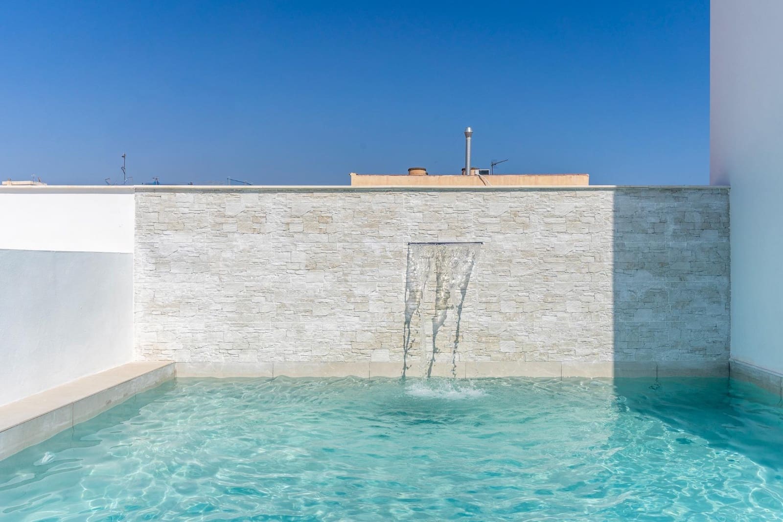 2 soverom Leilighet til salgs i Malaga by med svømmebasseng garasje - € 359 000 (Ref: 9338988)