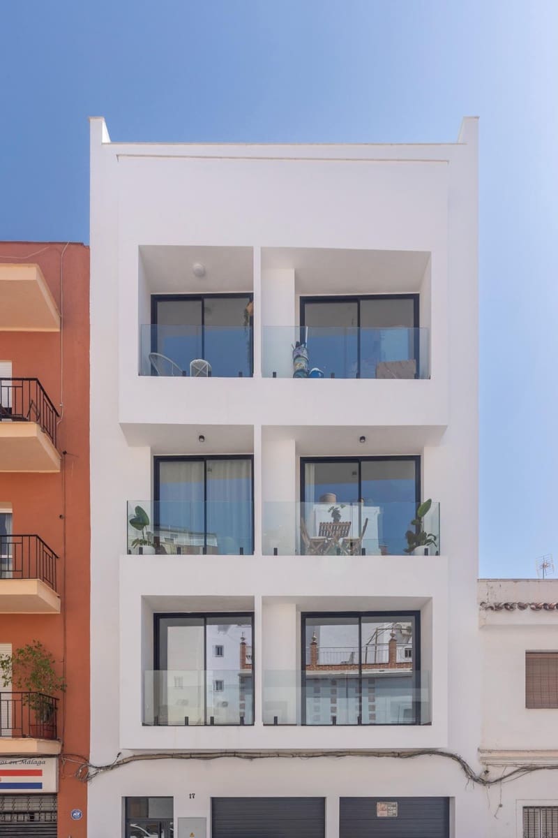 Loft til salgs i Malaga by med svømmebasseng - € 219 000 (Ref: 9338989)