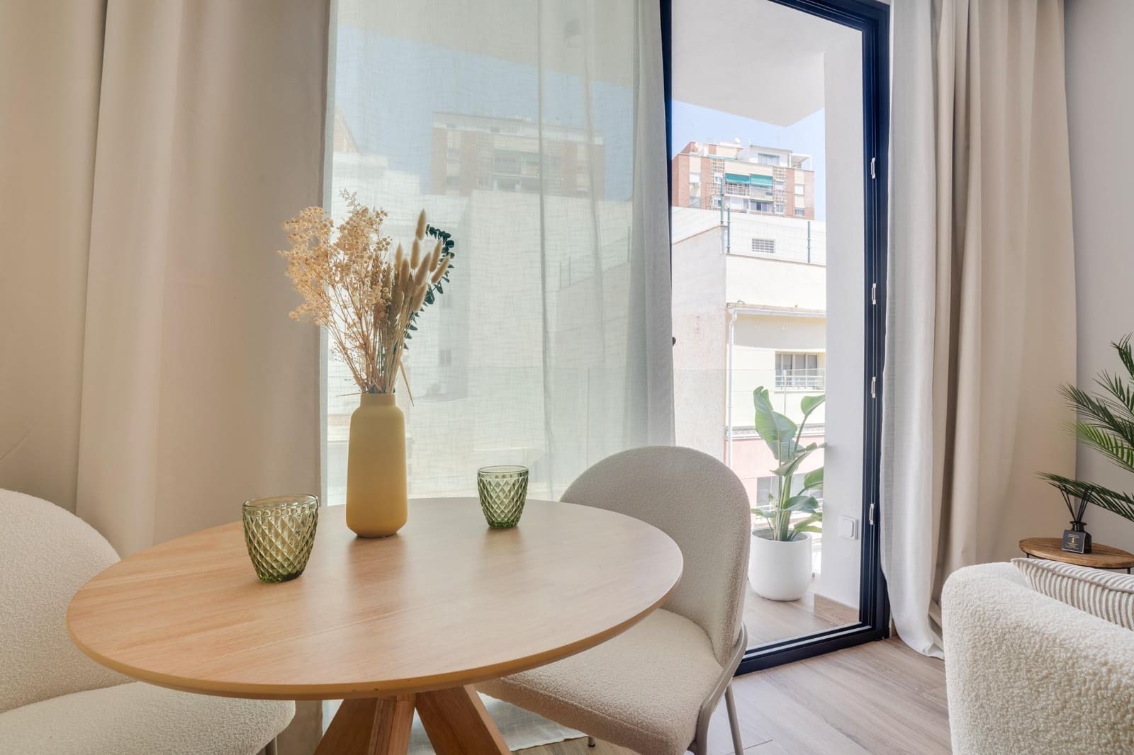 Loft til salgs i Malaga by med svømmebasseng - € 219 000 (Ref: 9338989)