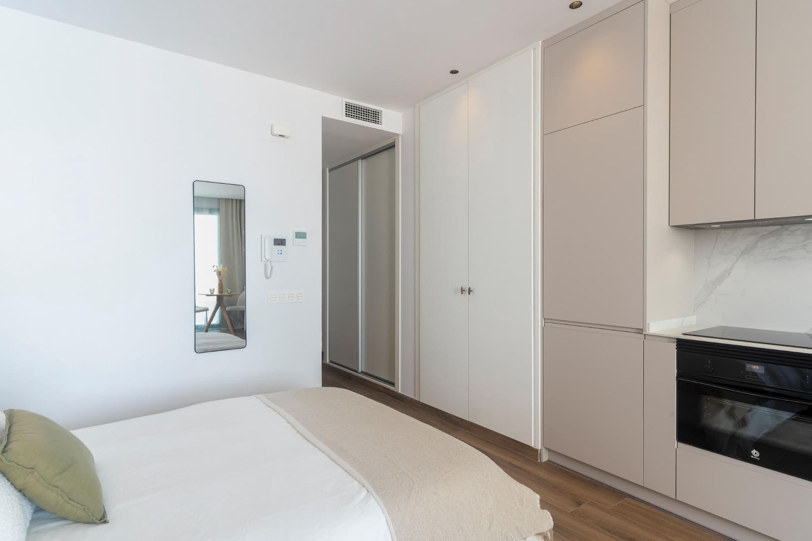 Loft til salgs i Malaga by med svømmebasseng - € 219 000 (Ref: 9338989)