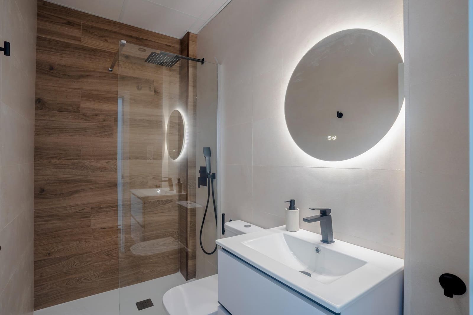 Loft til salgs i Malaga by med svømmebasseng - € 219 000 (Ref: 9338989)