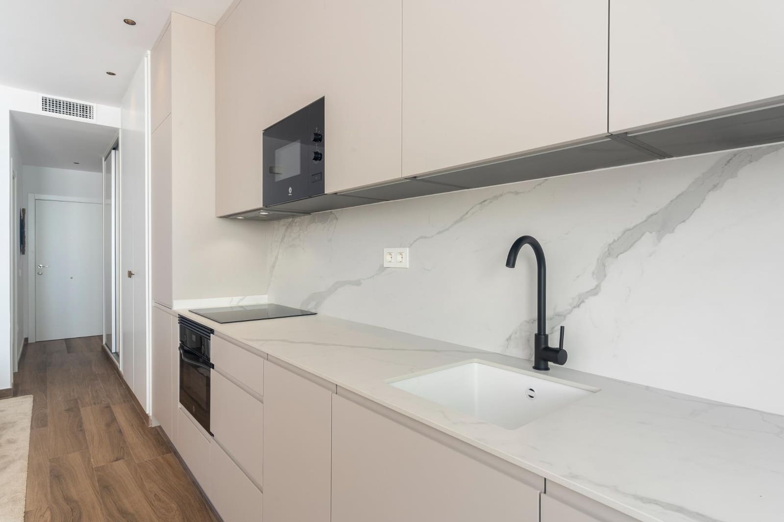 Loft til salgs i Malaga by med svømmebasseng - € 219 000 (Ref: 9338989)