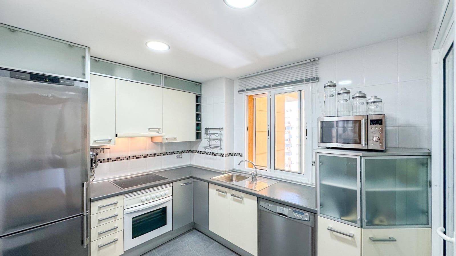 3 sypialnia Mieszkanie do wynajęcia w Miasto Malaga z basenem garażem - 1 750 € (Ref: 9338990)