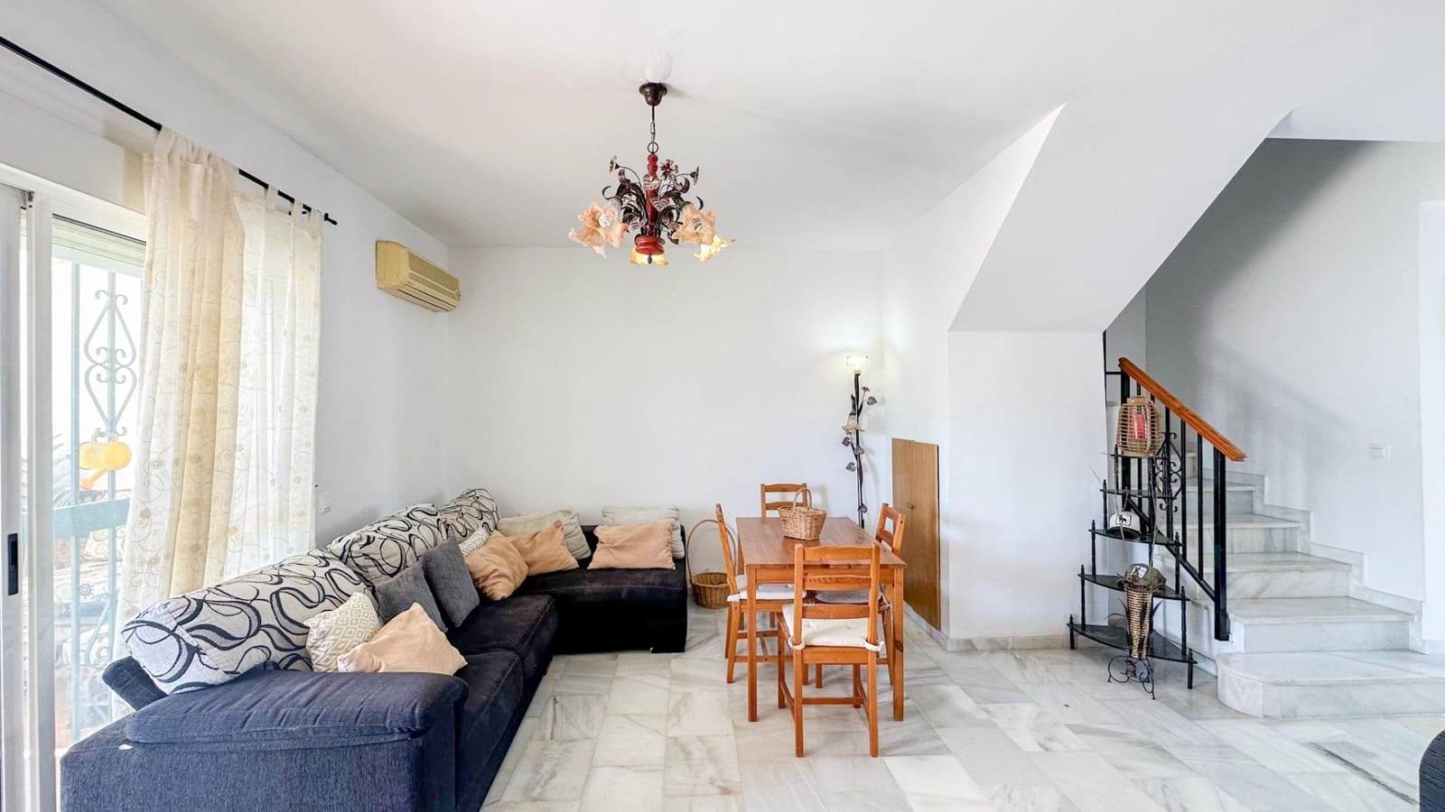 3 makuuhuone Rivitalo vuokrattavana paikassa Almayate mukana uima-altaan 
autotalli - 1 800 € (Ref: 9353567)