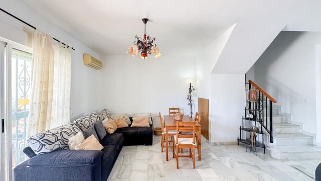 3 makuuhuone Rivitalo vuokrattavana paikassa Almayate, Vélez-Málaga mukana uima-altaan 
autotalli - 1 800 € (Ref: 9353567)