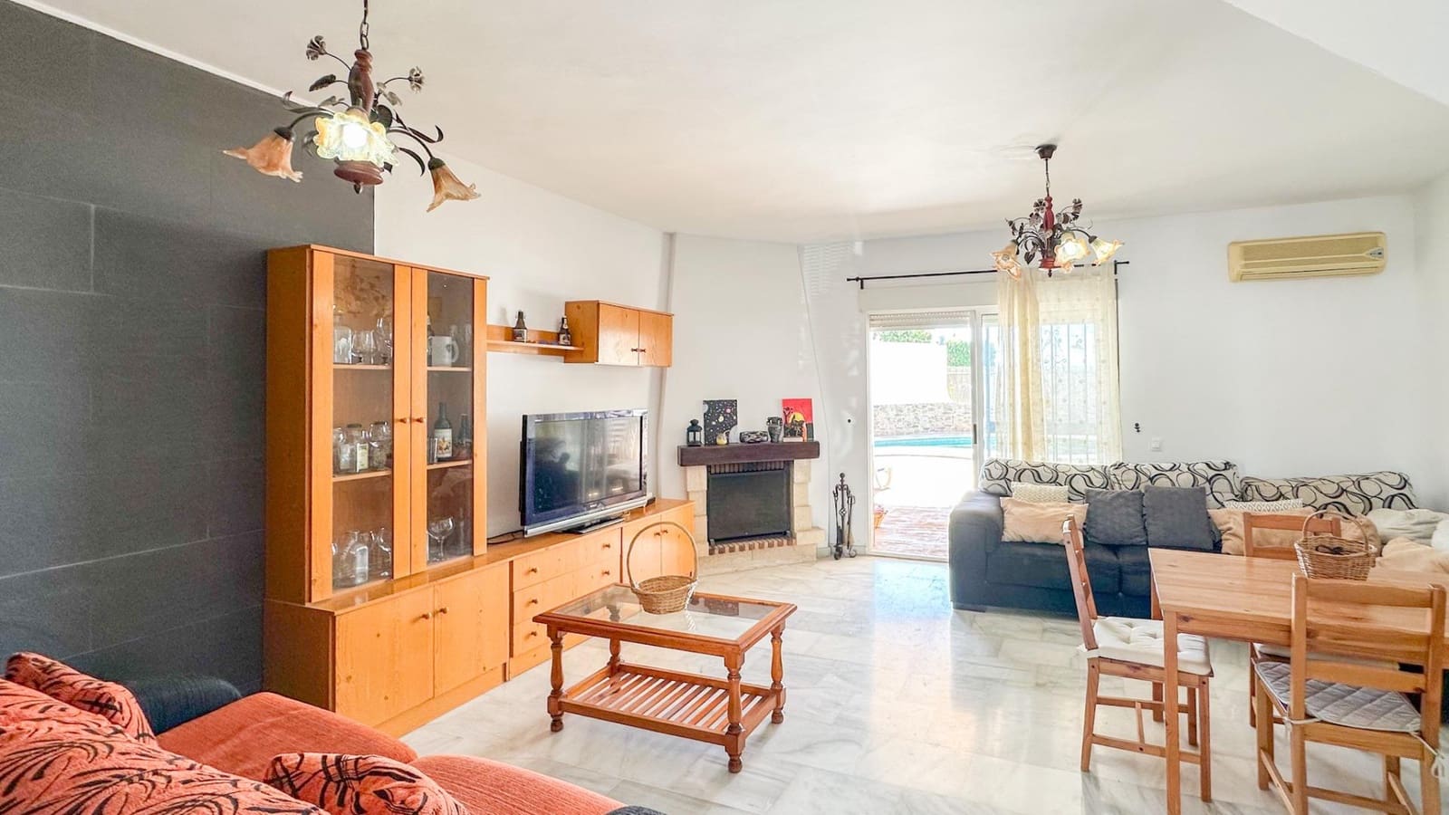 3 makuuhuone Rivitalo vuokrattavana paikassa Almayate mukana uima-altaan 
autotalli - 1 800 € (Ref: 9353567)