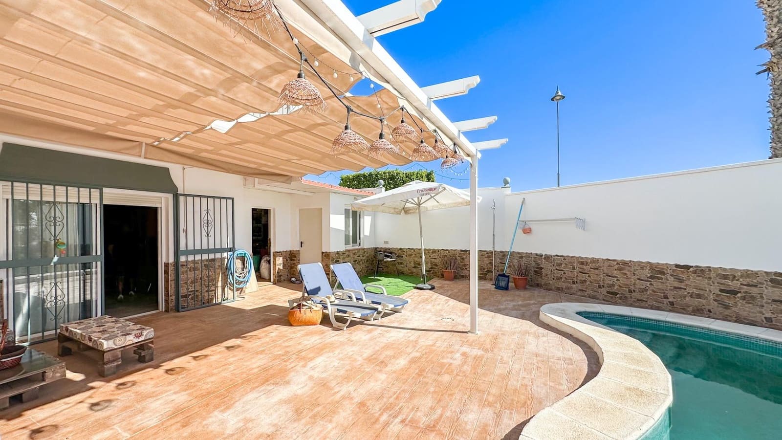 3 makuuhuone Rivitalo vuokrattavana paikassa Almayate mukana uima-altaan 
autotalli - 1 800 € (Ref: 9353567)