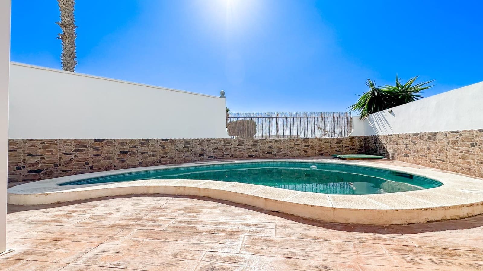 3 makuuhuone Rivitalo vuokrattavana paikassa Almayate mukana uima-altaan 
autotalli - 1 800 € (Ref: 9353567)