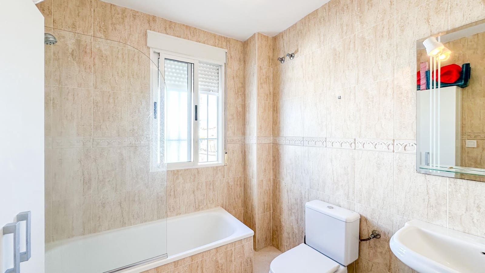 3 makuuhuone Rivitalo vuokrattavana paikassa Almayate mukana uima-altaan 
autotalli - 1 800 € (Ref: 9353567)