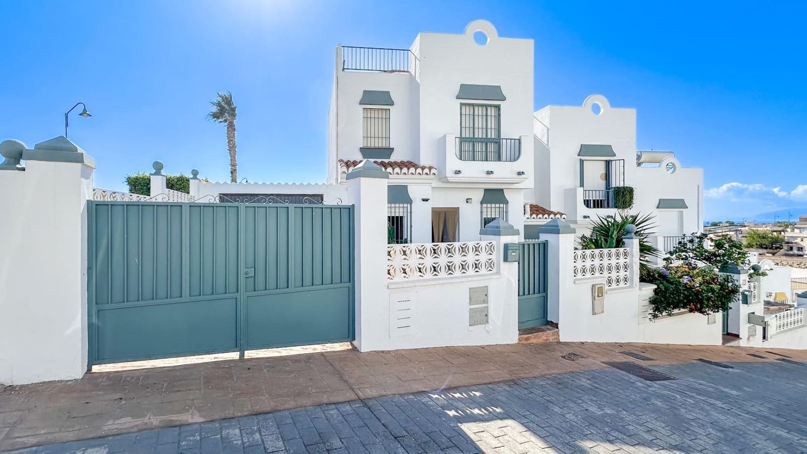 3 makuuhuone Rivitalo vuokrattavana paikassa Almayate mukana uima-altaan 
autotalli - 1 800 € (Ref: 9353567)