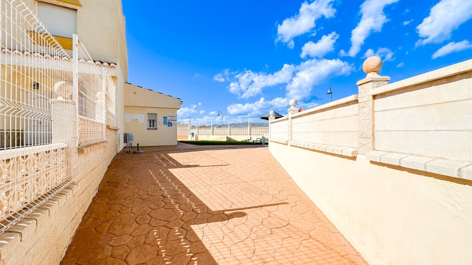 3 makuuhuone Rivitalo vuokrattavana paikassa Almayate mukana uima-altaan 
autotalli - 1 800 € (Ref: 9353567)