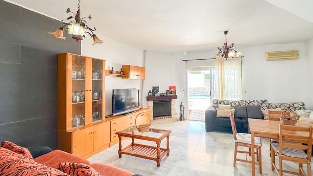 3 makuuhuone Rivitalo vuokrattavana paikassa Almayate, Vélez-Málaga mukana uima-altaan 
autotalli - 1 800 € (Ref: 9353567)