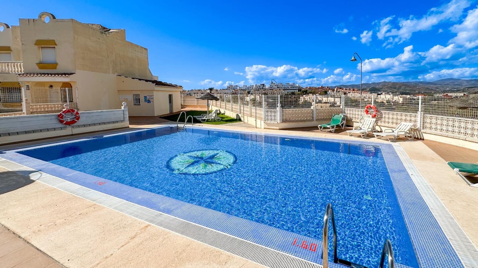 3 makuuhuone Rivitalo vuokrattavana paikassa Almayate mukana uima-altaan 
autotalli - 1 800 € (Ref: 9353567)