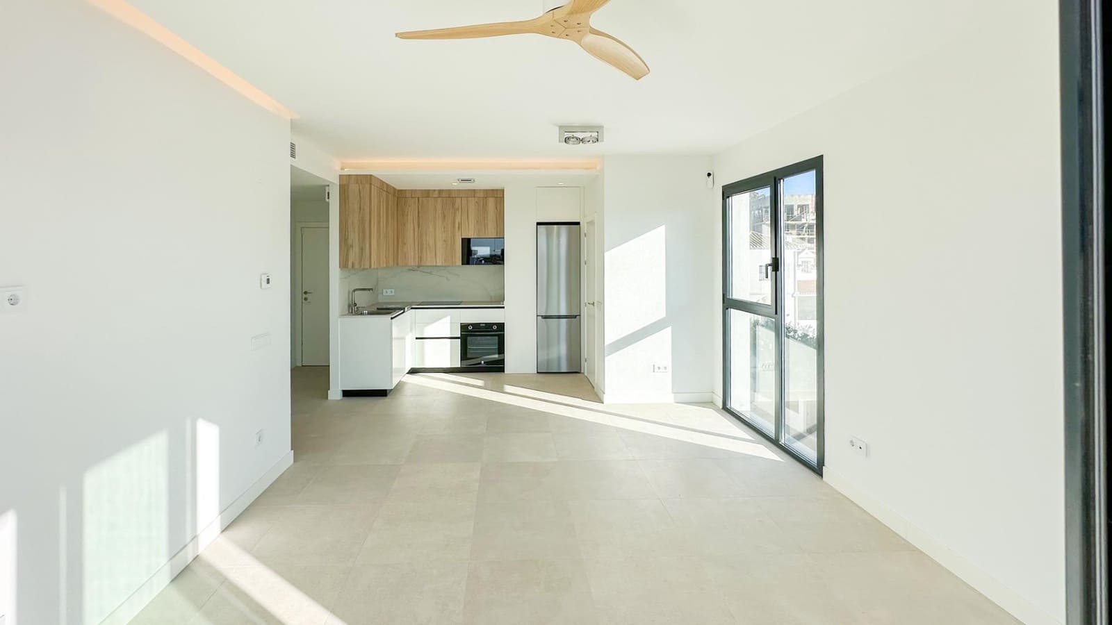 2 soverom Leilighet til leie i Malaga by med svømmebasseng garasje - € 2 200 (Ref: 9353568)