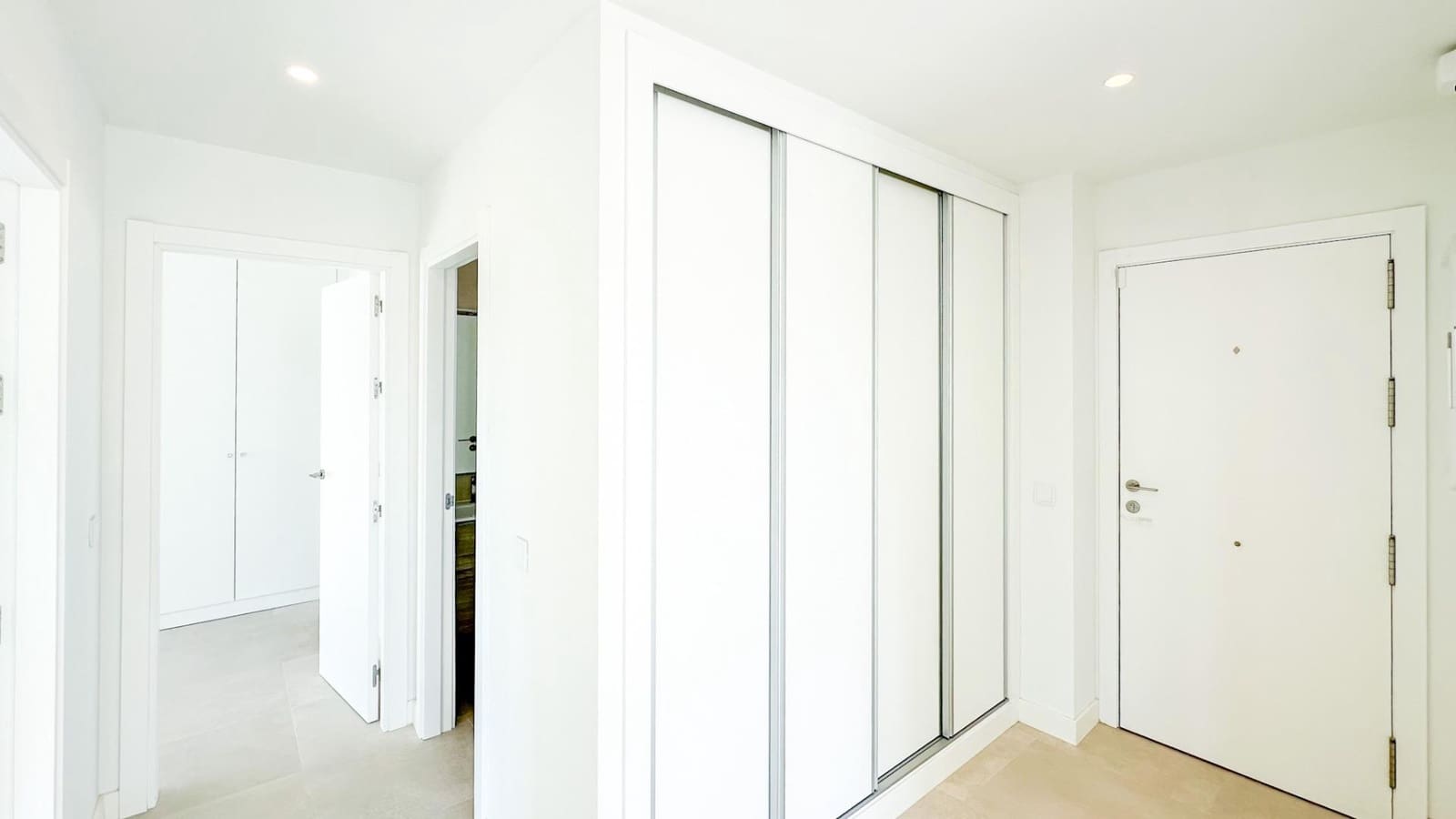 2 soverom Leilighet til leie i Malaga by med svømmebasseng garasje - € 2 200 (Ref: 9353568)